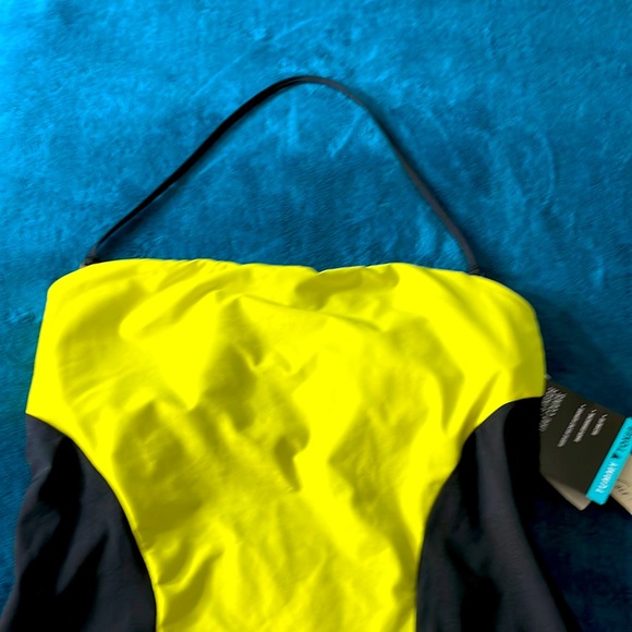 NWT Kenneth Cole Tummy Toner Black & Yellow Swimsuit Size Large - Picture 7 of 11